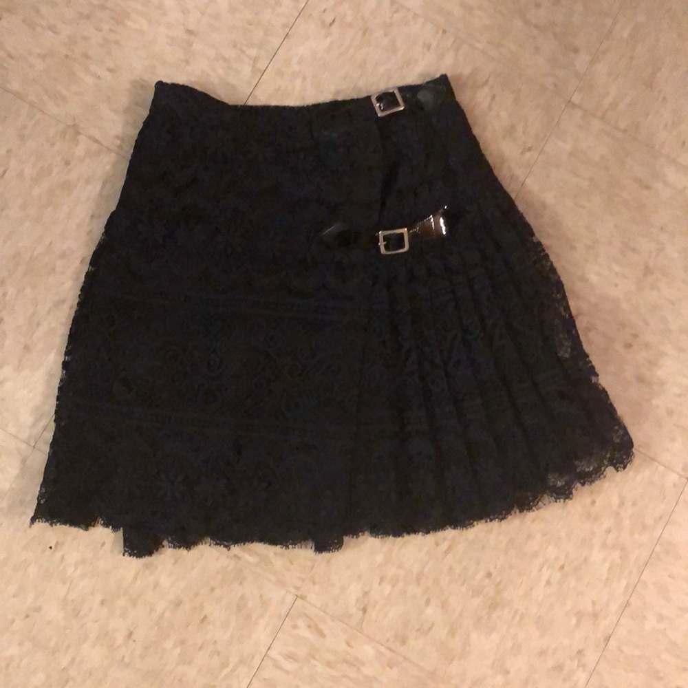 Mini black pleated lace skirt
